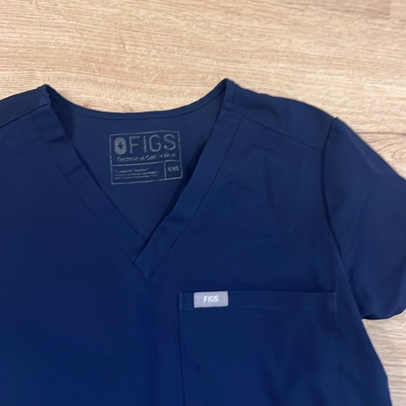 Figs Catarina One Pocket Navy Scrub Top Size XXS - Picture 3 of 3
